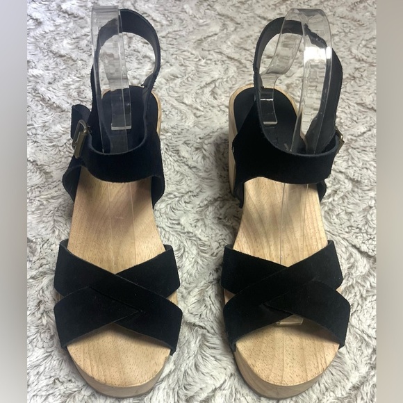 Loft Black Suede Ankle Strap Chunky Wooden Sandals Classy Chic
Women’s Size 10 - Picture 4 of 7